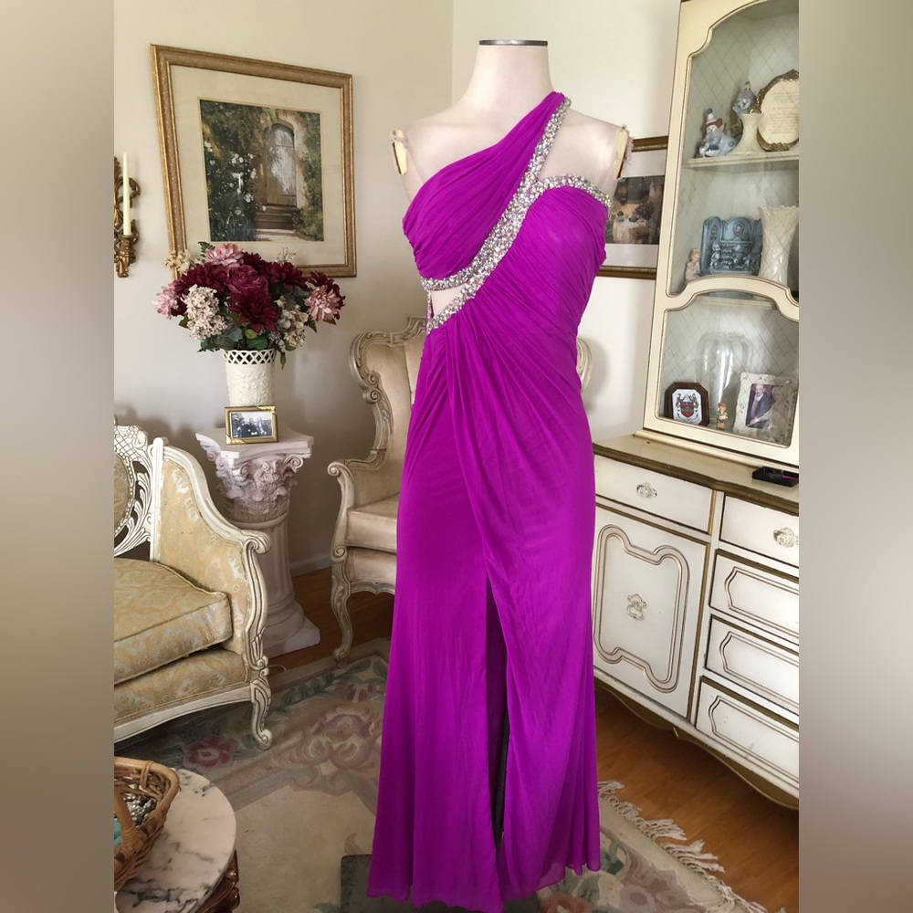 LeFemme gorgeous jeweled one shoulder gown size 0  c:1358